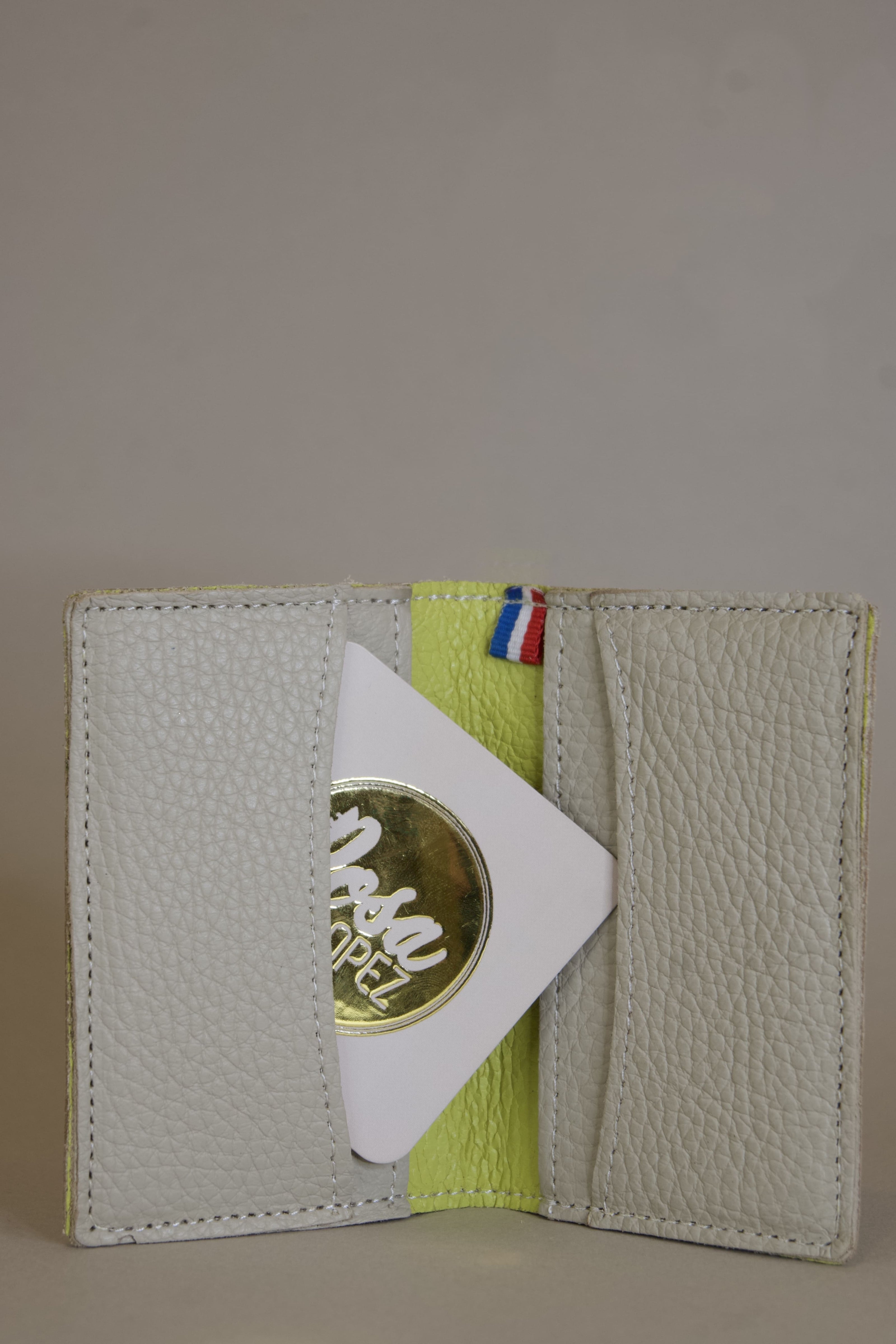 PORTE CARTES LIVRE
